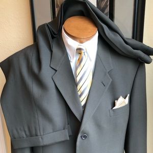 Kenneth Cole New York 3 Button Olive 2 Piece Suit 42R